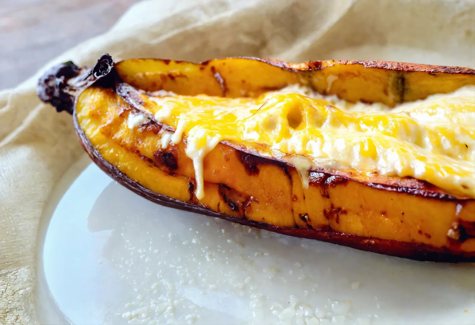 Plátano asado con queso