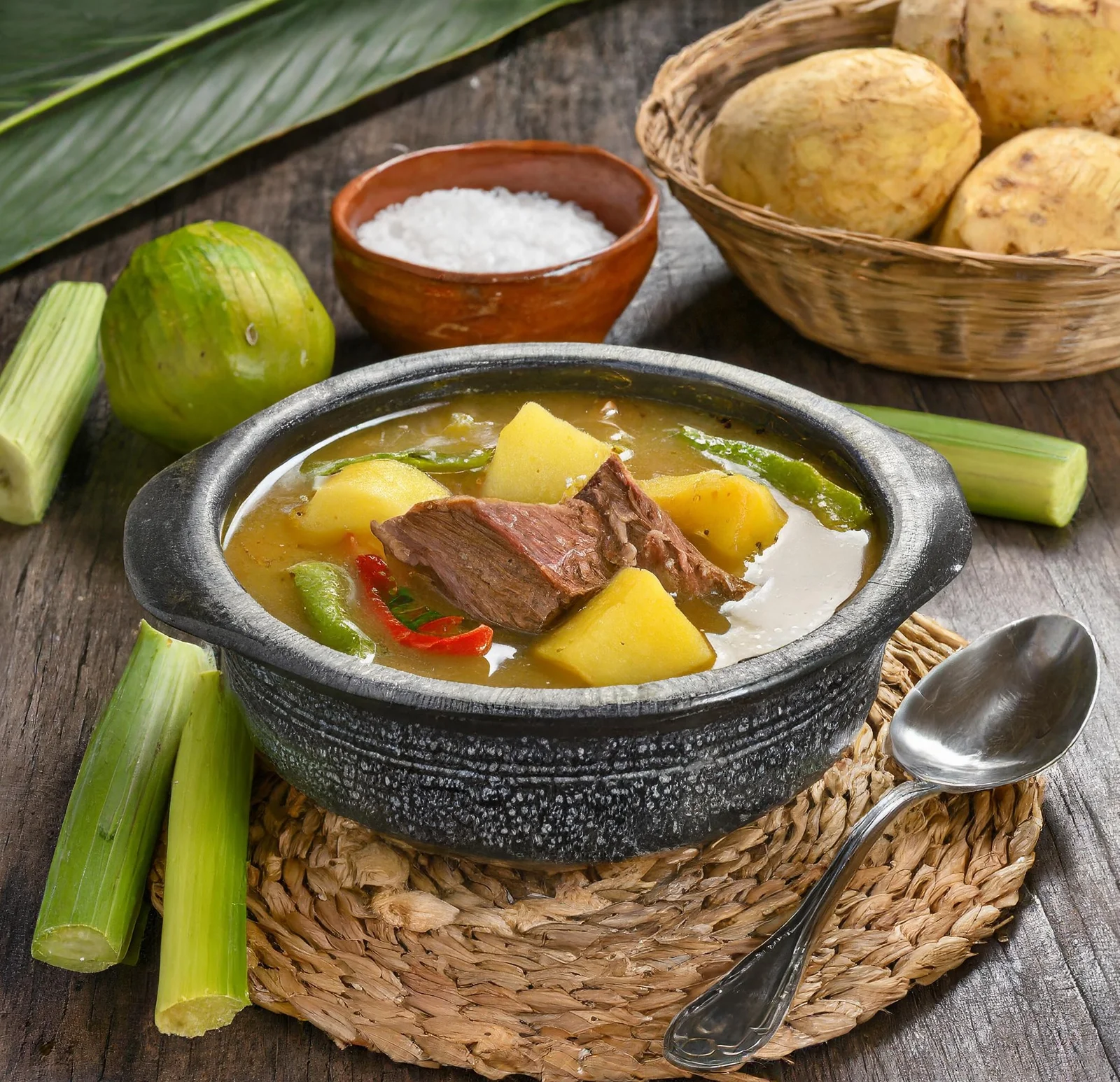 Quebrao (sancocho de carne serrana)